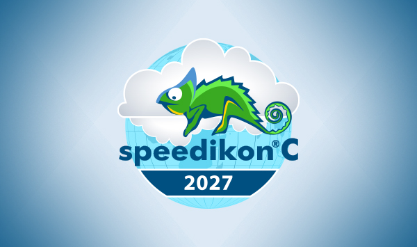 Logo von speedikon C 2027 mit Charly dem Chamäleon vor einer Wolke und einer Weltkugel.